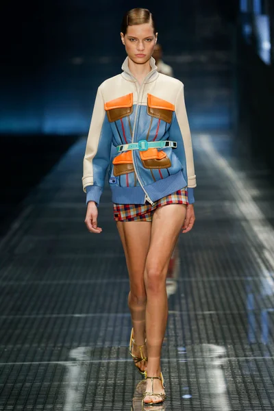 Look 25